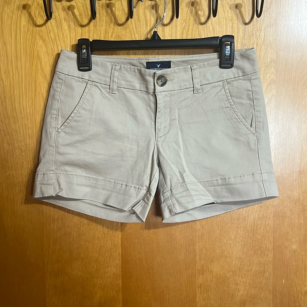 Khaki midi stretch shorts